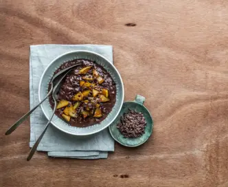 Risolatte cacao  e cioccolato con pere caramellate