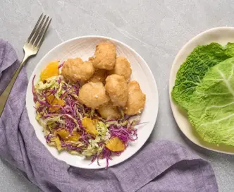 Nuggets di baccalà con insalata di cavoli e arancia