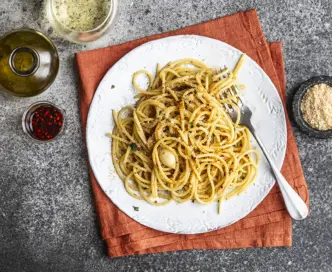 Spaghetti aglio, olio  e peperoncino con alici