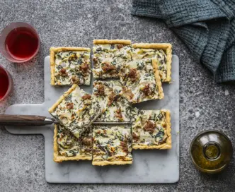 Torta salata all’olio evo con ricotta, bietole e salsiccia
