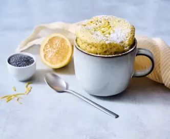 Mug cake al limone e semi di papavero