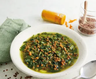 Zuppa di lenticchie con bietole e curcuma